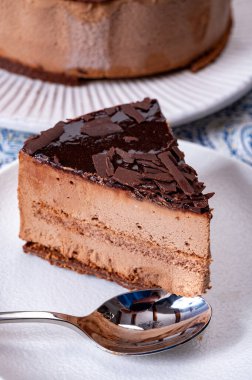 Koyu çikolatalı dondurmalı pasta, tatlı tatlı.