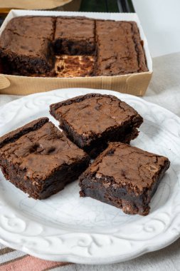 Amerikan çikolatalı browni, çikolatalı tatlı çikolatalı çikolatalı çikolatalı çikolata ya da ev yapımı vejetaryen tatlı.