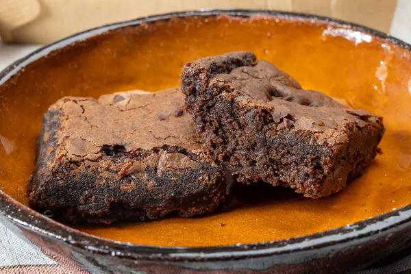 Amerikan çikolatalı browni, çikolatalı tatlı çikolatalı çikolatalı çikolatalı çikolata ya da ev yapımı vejetaryen tatlı.