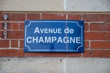 Yol işaretleri ve varış yerleri, Şampanya Bulvarı, Epernay, Fransa, kapatın.