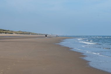 Kuzey Denizi 'nin sıcacık sahil köyünde beyaz kumlu bir sahil. Flanders, De Haan veya Le Coq sur Mer' de Belle Epoque tarzında inşa edilmiş.