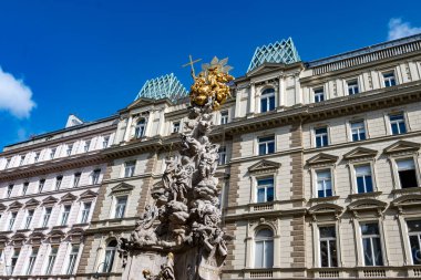 İlkbaharda Viyana 'da yürüyüş, güzel binalar, müzeler ve caddeler, şehir manzarası, ilkbaharda Avusturya başkenti