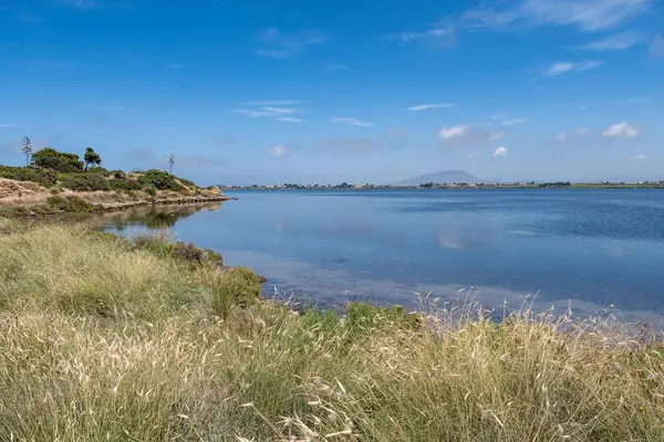 Marsala 'daki Stagnone Doğa Koruma Alanı' ndaki deniz lagünü, Sicilya adasının doğal rezervi, tuzlu kütleler ve İtalya 'nın güneyindeki deniz faunası.