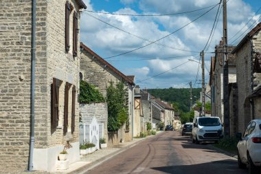 Essoyes ve Celles-sur-Ource, Champagne-Ardennes, Fransa, Avrupa yakınlarındaki Aube şubesinin Cote des Bar bölgesindeki eski köy manzarası