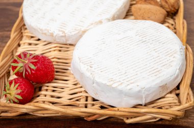 Fransız yumuşak peynir koleksiyonu, beyaz küflü kremalı inek sütü peynirleri, Fransa