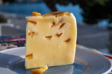 İtalyan provolone peyniri taze portakalla yapılır, Sicilya peyniri, Palermo yemeği, Mondello 'da servis edilir.