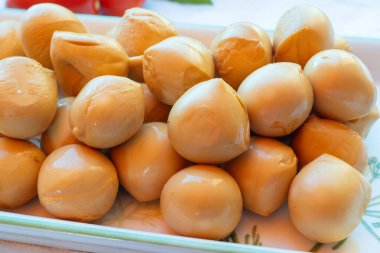 Peynir koleksiyonu, füme sarı İtalyan mini scamorza ya da inek sütünden yapılmış scamorzella peyniri.