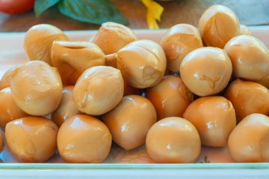 Peynir koleksiyonu, füme sarı İtalyan mini scamorza ya da inek sütünden yapılmış scamorzella peyniri.