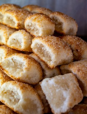 Sicilya tatlıları, tatlılar, ricotta kremalı kekler, meyveler, şam fıstığı, şekerci dükkanında sergileniyor, Palermo, İtalya