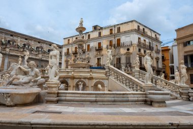 Kaynaklar, evler, Palermo sokakları, şehir hayatı, antik barok kiliseler, eski dar sokaklar, Norman sarayları, pazarlar, Sicilya tatil beldesi, Güney İtalya