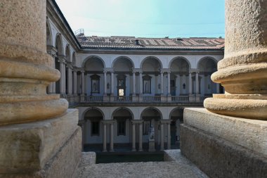 Milano 'nun merkezi, Brera bölgesi, alışveriş alanı, Duomo kilisesi, mimari ayrıntılar, dar sokaklar, Milano, Lombardiya, İtalya