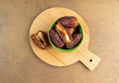 Çiğ Organik Medjool Tarihleri (Kurma in Endonezya). Ayrıca Ramazan ayındayız 