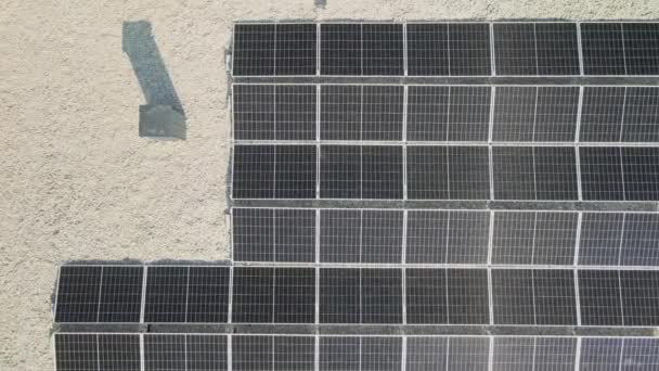 太阳能电池板鸟瞰图 — 图库视频影像