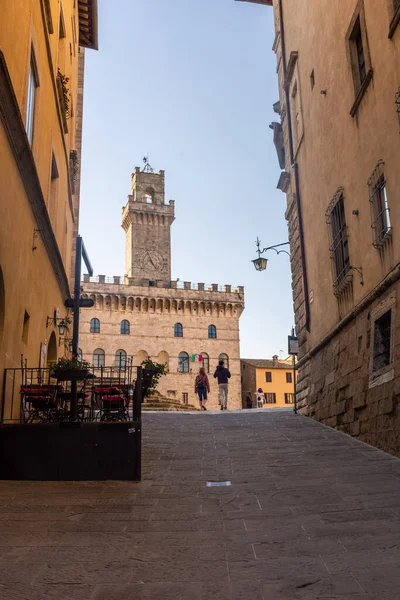 Montepulciano Ιταλία Απριλίου 2022 Παλάτι Στο Τέλος Του Μεσαιωνικού Δρόμου — Φωτογραφία Αρχείου