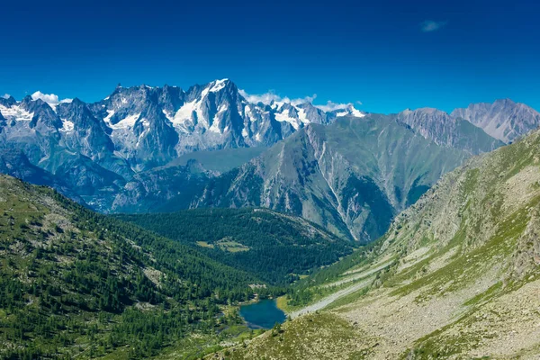 Vacker Dal Arpy Lake Framför Mont Blanc Italien — Stockfoto