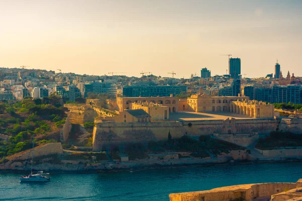 Gün Batımında Gzira Kalesi Malta — Stok fotoğraf