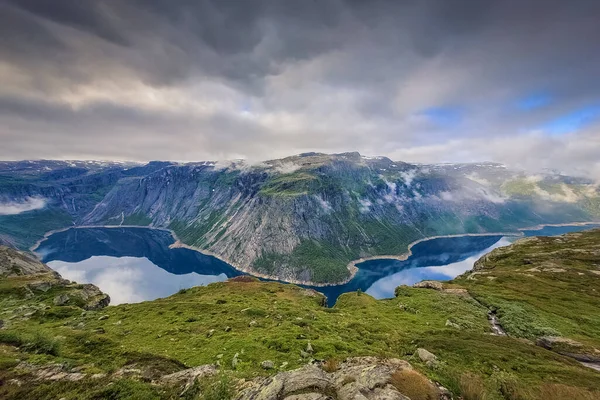 Incredibile Paesaggio Grandangolare Del Lago Ringedalsvatnet Lungo Sentiero Trolltunga Norvegia — Foto Stock
