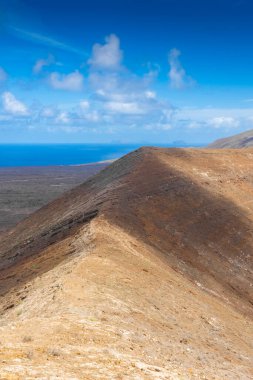 Lanzarote, Kanarya Adaları, İspanya 'daki Caldera Blanca volkanı panoraması
