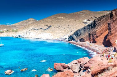 Santorini, Yunanistan, 11 Haziran 2022: Akrotiri volkanik plajı