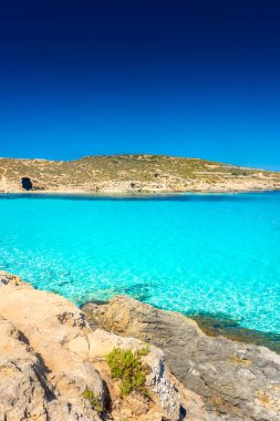 Comino Adası, Malta 'daki Mavi Göl' de inanılmaz berrak su.