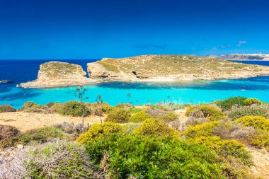 Comino Adası, Malta 'daki Mavi Göl' de inanılmaz berrak su.