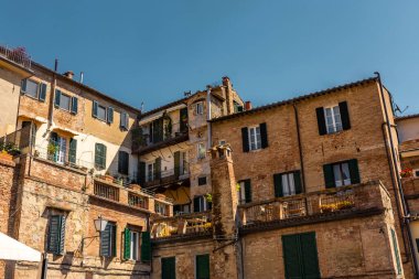 Siena şehir merkezindeki eski ortaçağ binaları, Toskana, İtalya