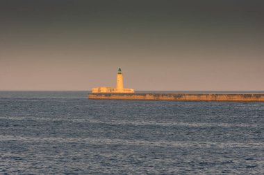 Gün batımında Valletta Deniz Feneri, Malta