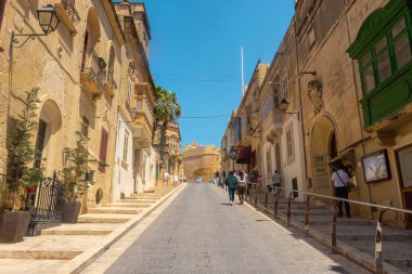 Gozo, Malta, 22 Mayıs 2022: Victoria şehir merkezinin sokak manzarası