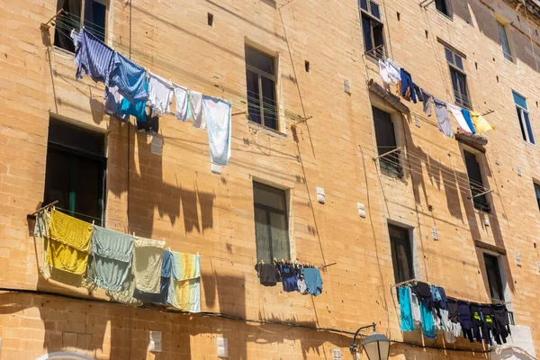 Kleding Ophangen Het Oude Centrum Van Valletta Malta — Stockfoto