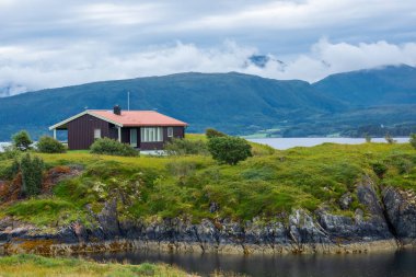 Atlanterhavsveien 'in kıyı şeridi, Norveç' teki Atlantik Yolu.