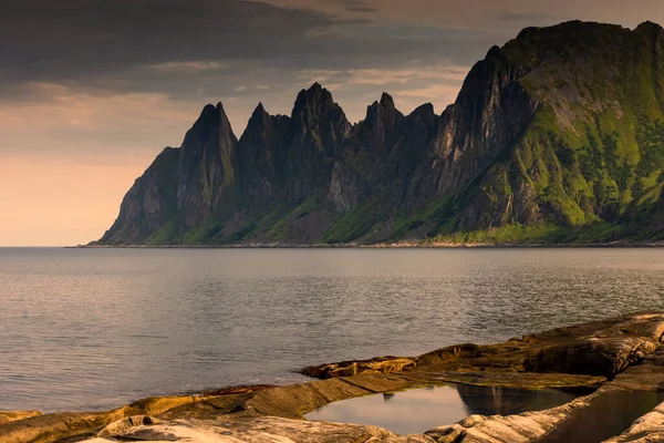 Tungeneset Devil Teeth Mountains Ocean Senja Island Norway — Foto de Stock