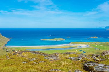 Norveç, Ryten Dağı 'ndan Lofoten Adası' nın güzel manzarası