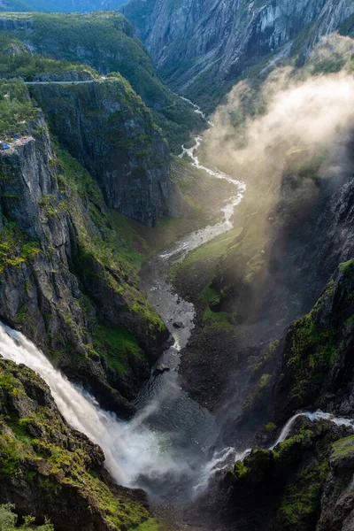 Increíble Puesta Sol Sobre Las Cascadas Voringfossen Noruega — Foto de Stock