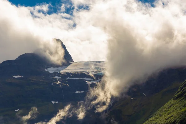 Вид Ледник Йостедален Тающий Над Озером Ловатнет Норвегия — стоковое фото
