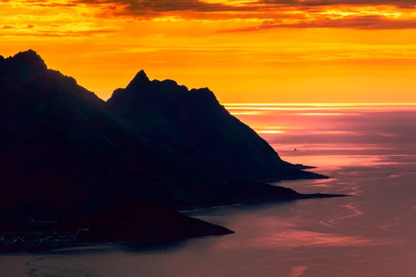 Sunset Devil Teeth Mountains Senja Island Atlantic Ocean View Hesten — Foto de Stock