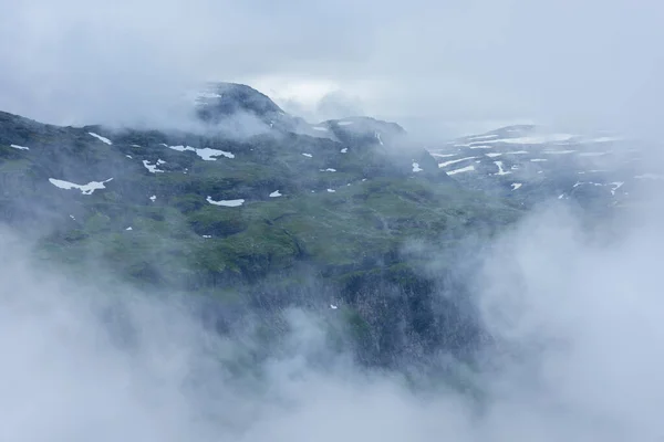 Moody Foggy Landscape Mountains Trolltunga Norway — Stock fotografie