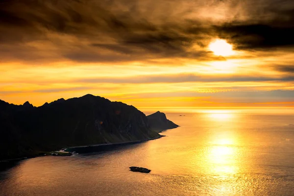 Hermosa Puesta Sol Sobre Mar Noruega Las Islas Lofoten Noruega — Foto de Stock