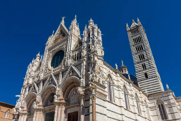 Außenansicht Der Beeindruckenden Kathedrale Von Siena Toskana Italien — Stockfoto