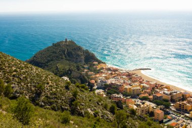Sentiero del Pellegrino, İtalya 'dan Ligurian Denizi ve Varigotti kasabasının güzel manzarası