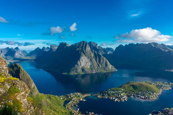 Amazing Landscape Lofoten Islands Top Reinebringen Mountain Blue Sky Norway — Foto de Stock