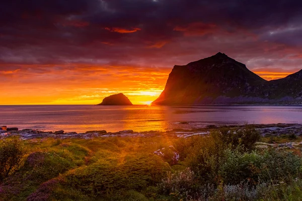 Incredible Midnight Sunset Sea Vik Beach Lofoten Islands Norway — Foto de Stock