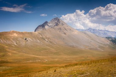 Hvannadalshnjkur, İzlanda 'nın vahşi doğasındaki en yüksek dağ.