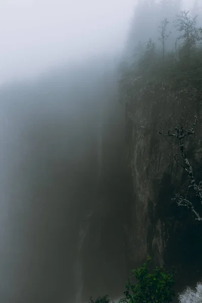 Vista Cachoeira Voringfossen Nevoeiro Profundo Noruega — Fotografia de Stock