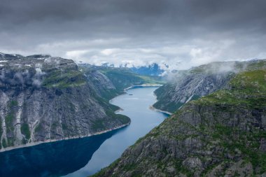 Norveç, Trolltunga 'dan Ringedalsvatnet Gölü' nün muhteşem manzarası