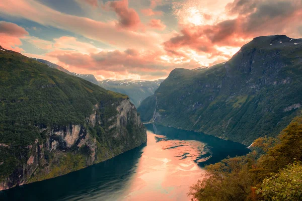 Sunset Geirangerfjord Seven Sisters Waterfall Norway — Foto Stock