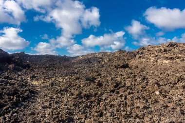 İspanya, Kanarya Adaları, Lanzarote kalderasında lav nehri.