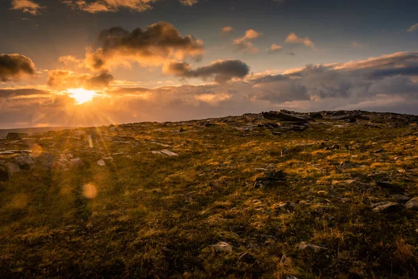Sol Medianoche Saliendo Sobre Knivskjellodden Sendero Tundra Hacia Verdadero Punto — Foto de Stock