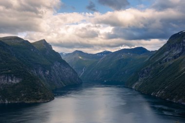 Norveç Geirangerfjord 'un peyzaj görüntüsü