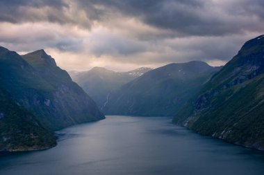 Norveç Geirangerfjord 'un peyzaj görüntüsü