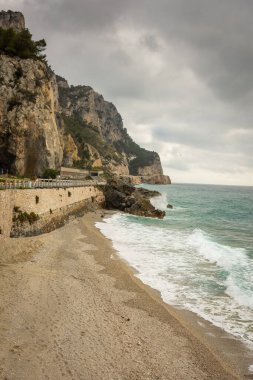 Baia dei Saraceni (Saraceni Körfezi) Varigotti, Liguria, İtalya